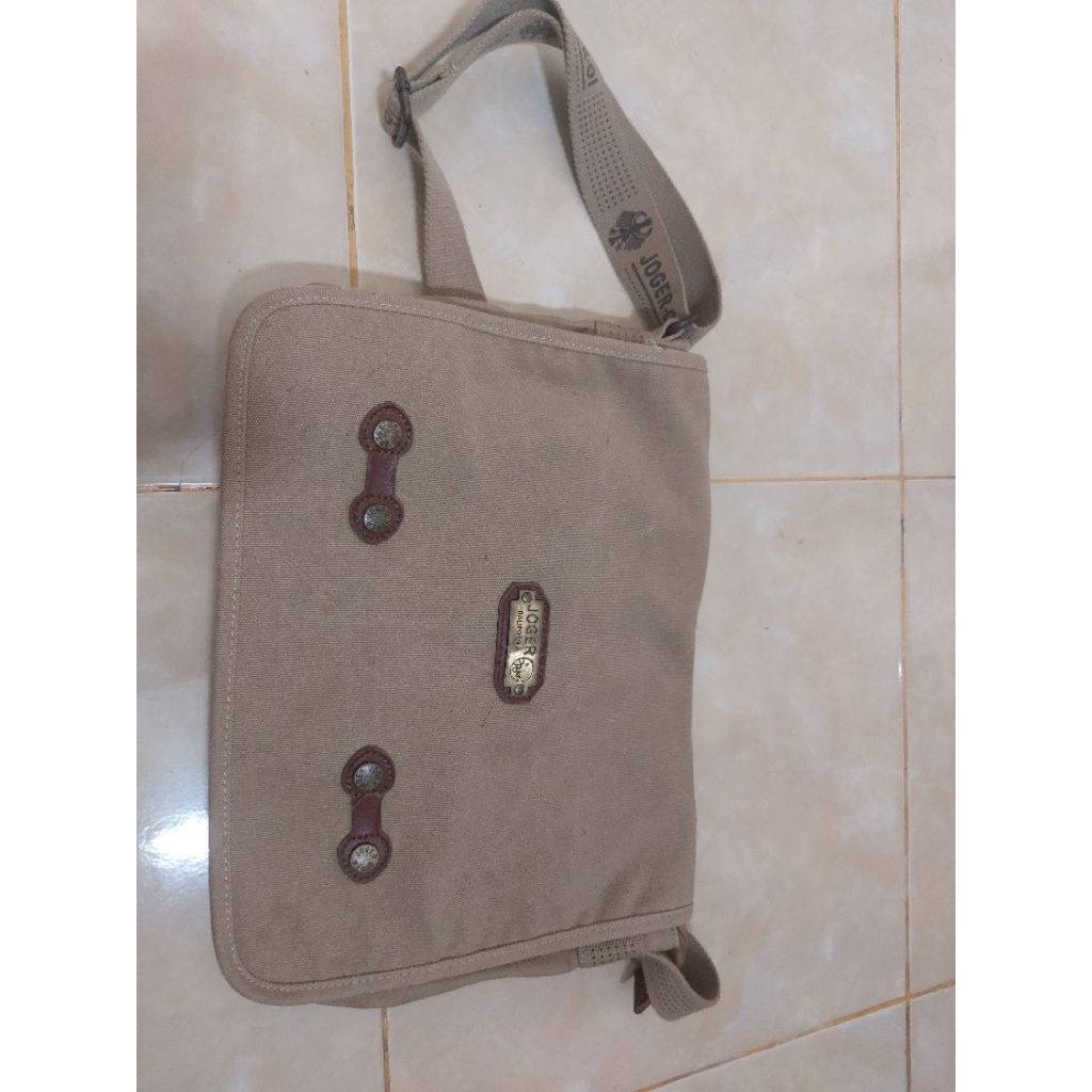 Preloved Tas Selempang Joger Original
