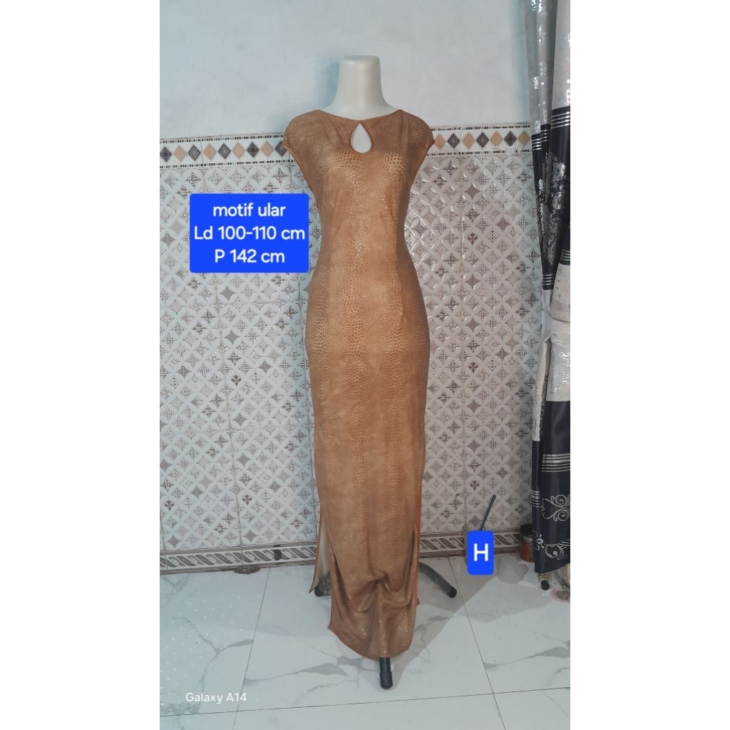 Long Dress penyanyi dangdut motif