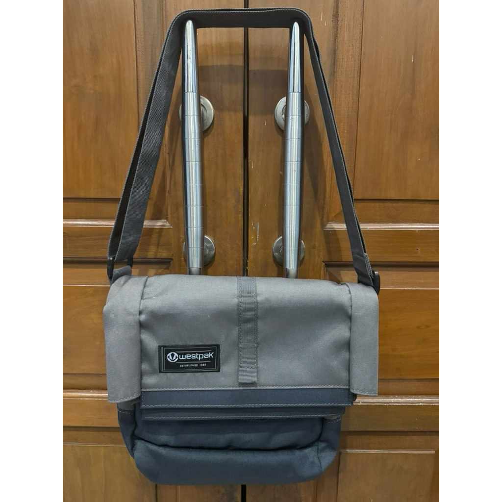 tas selempang westpak