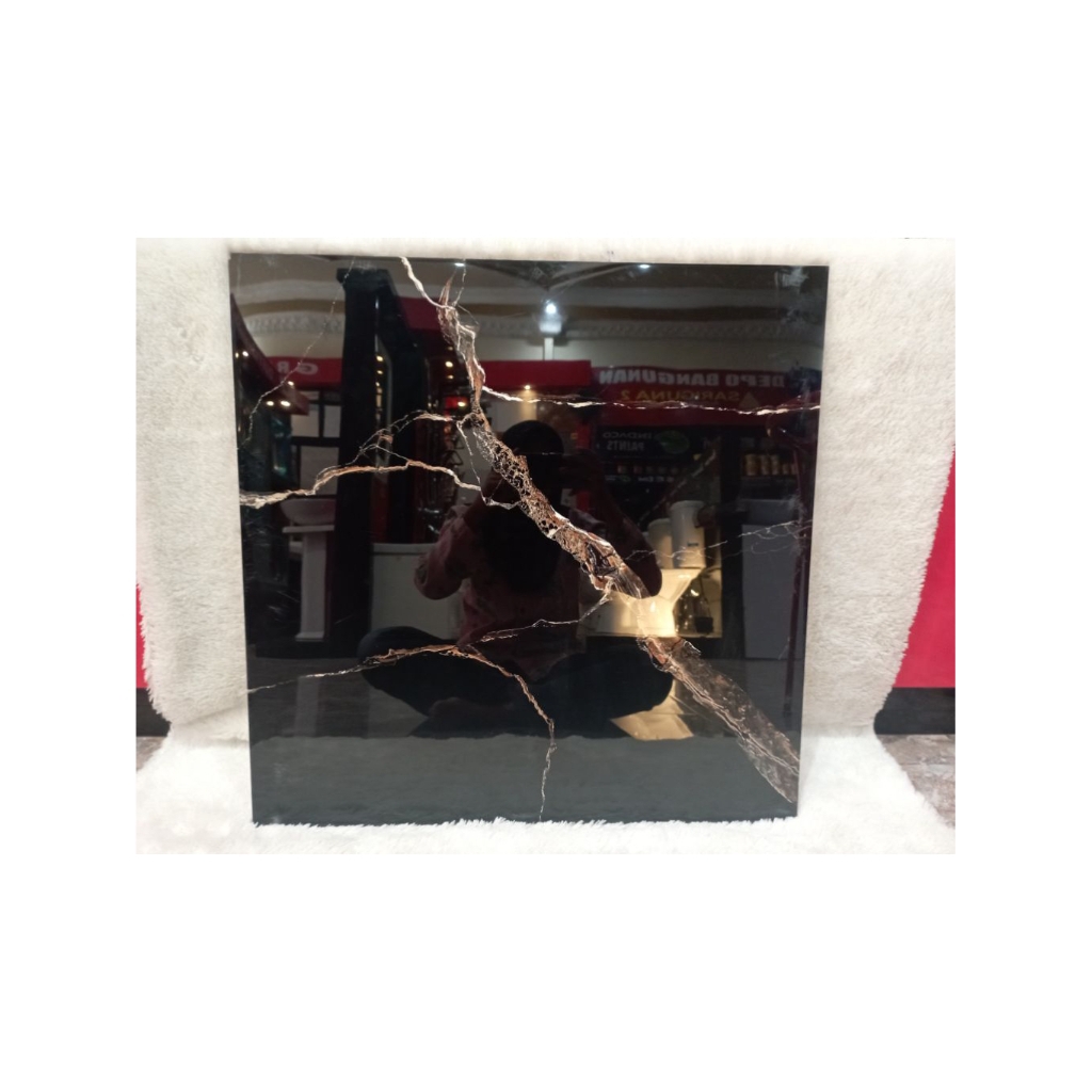 Granit 60 X 60 Arna zameta Black Gold