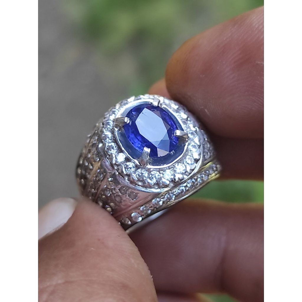 TOP QUALITY ROYAL BLUE SAPPHIRE SRILANKA BERAT 2.3 CARAT MEMO GRI