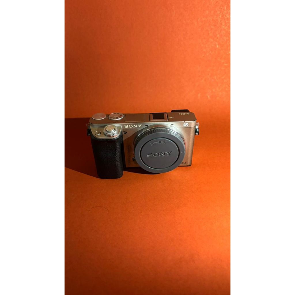 sony a6000 + lensa kit bekas