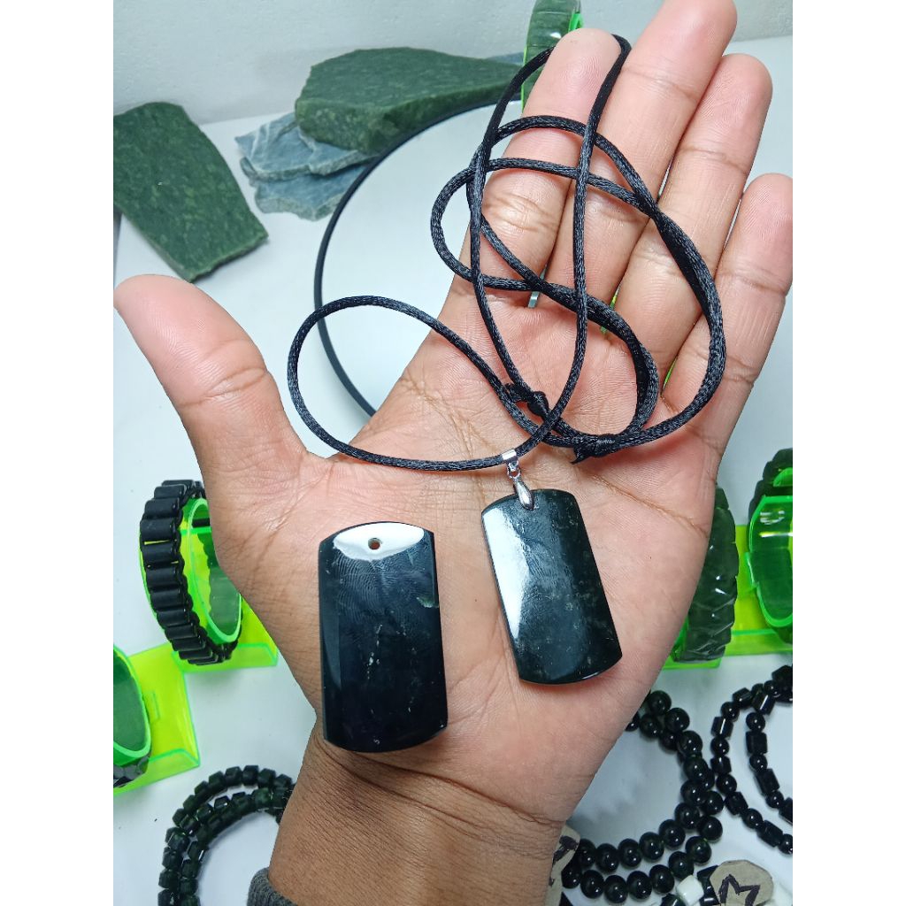 liontin batu black Jade tembus