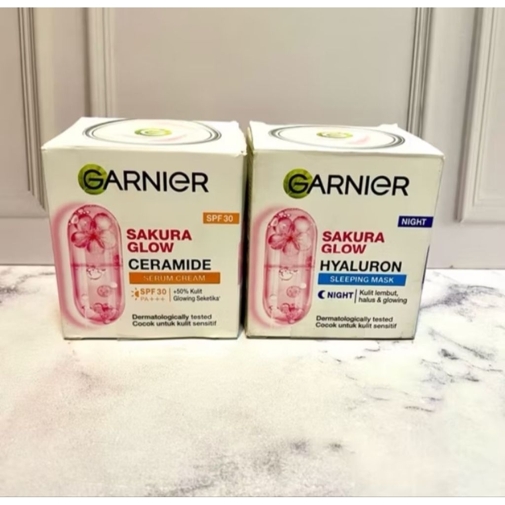 Garnier paket krim siang malam sakura glow 50g