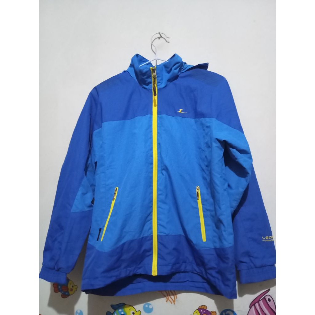 outdoor jacket preloved