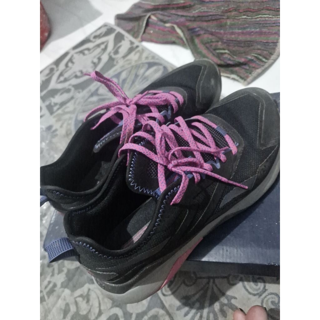 preloved sepatu reebok nanoflex adventure 39