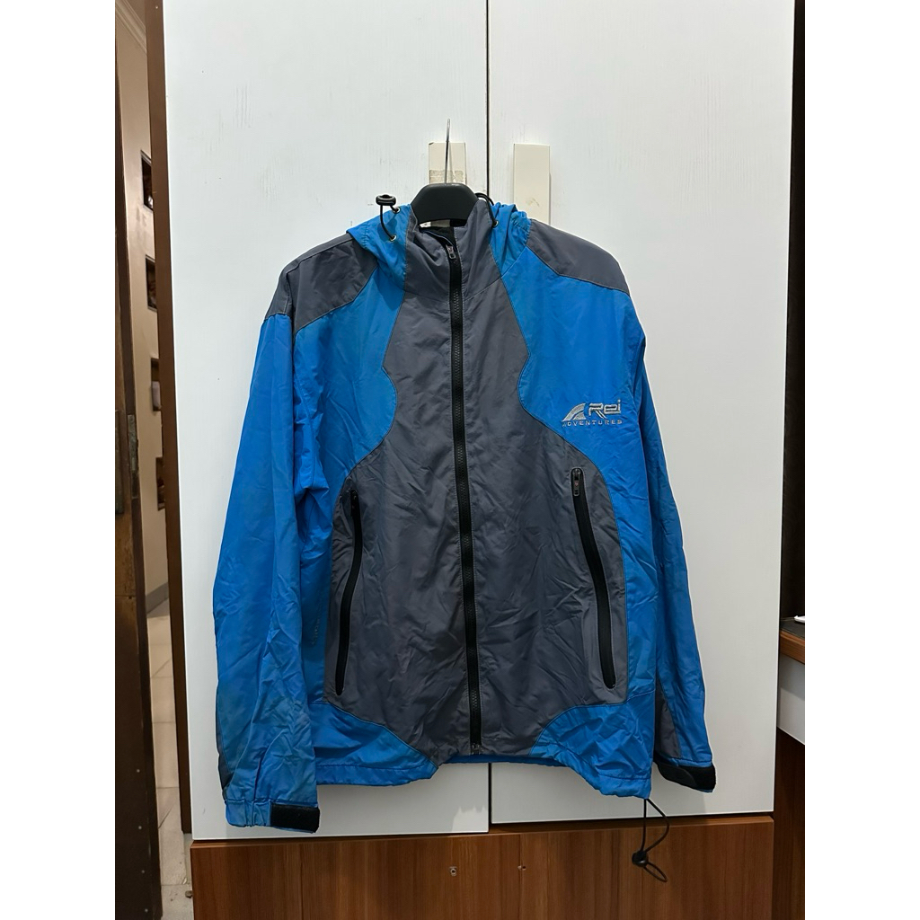 REI OUTDOOR JACKET