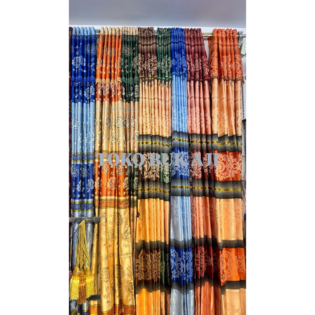 GORDEN PRADA /GORDEN JODHA MEWAH /poni tempel