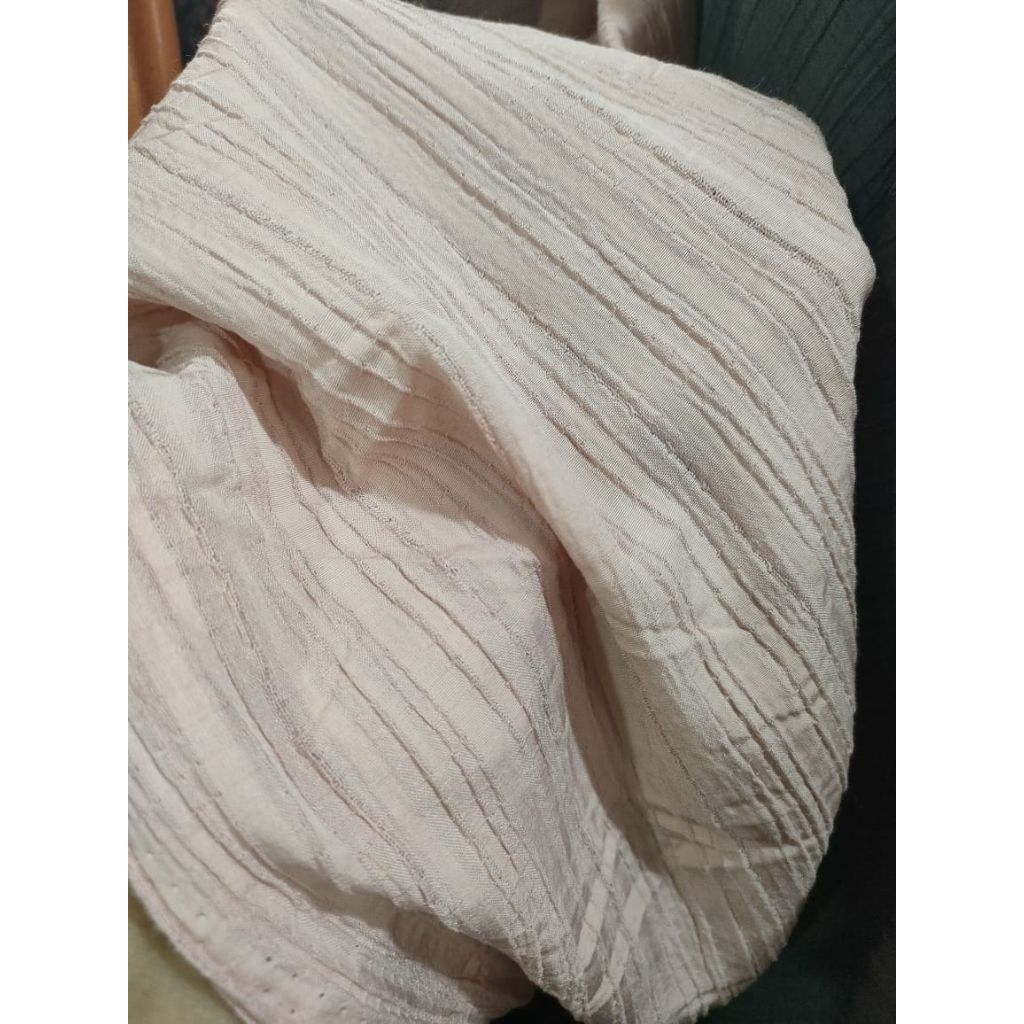 kain lady crush meteran - harga/0,5m  - kain lady crush motif salur - kain lady crush premium - baha