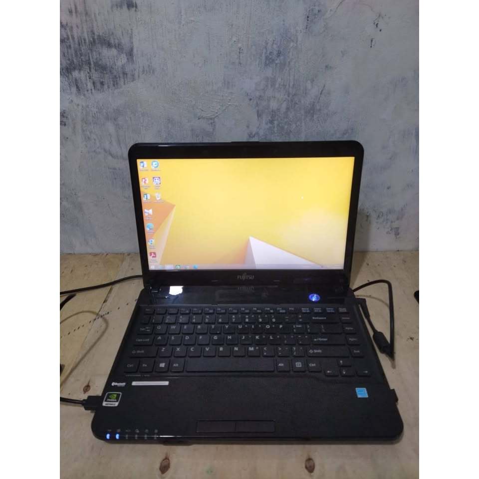 Laptop Bekas Second Fujitshu Ram 8 Gb Hardisk 120 Gb Surabaya