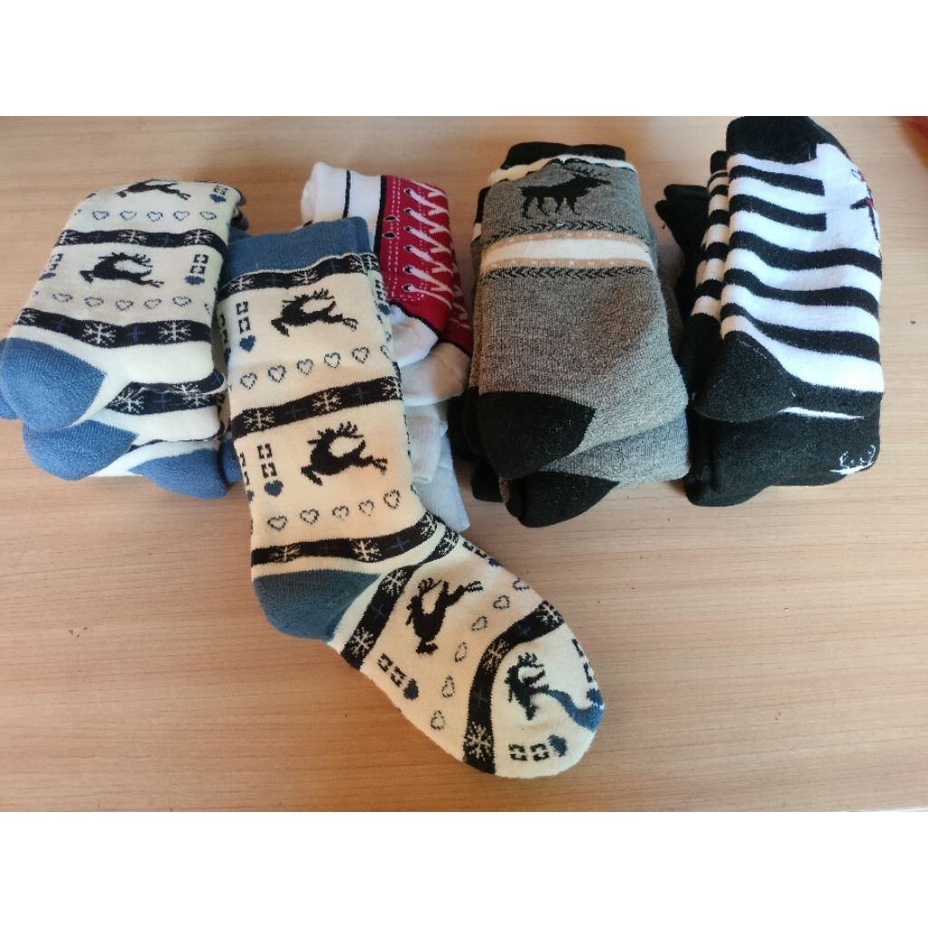 Kaos kaki tebal musim dingin panjang