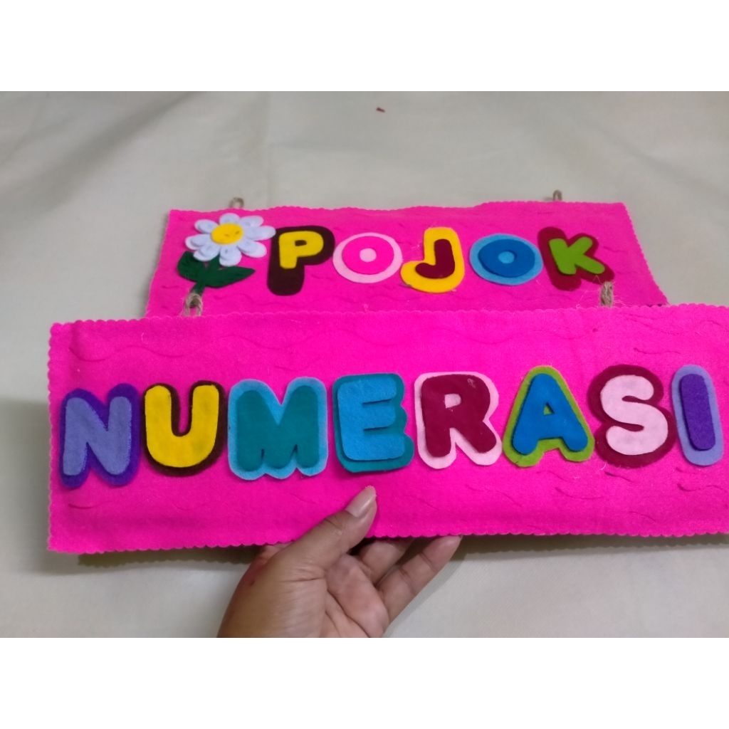 hiasan kelas pojok karya//mading//pojok baca