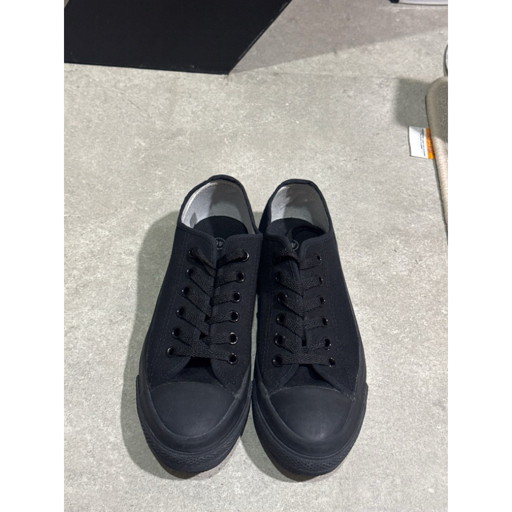 sepatu black johnson