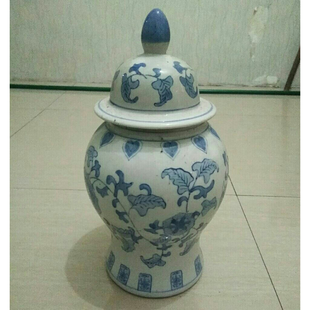 Pajangan Guci Keramik Kecil Putih Biru Preloved