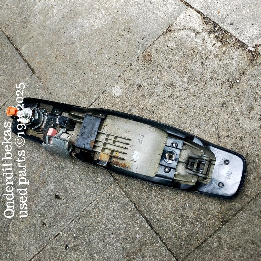 handle pintu kanan depan Nissan Serena C24