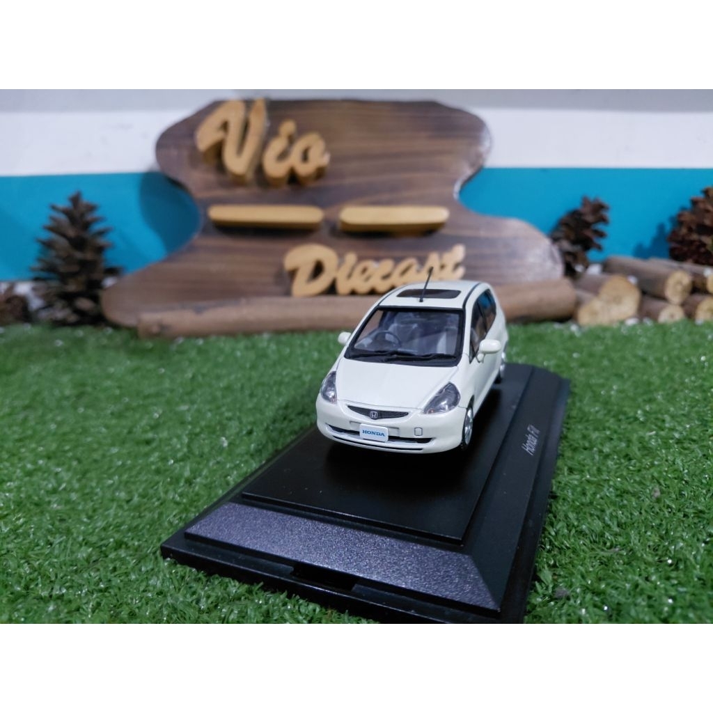 Diecast Miniatur Honda Jazz 2001 putih skala 1:43