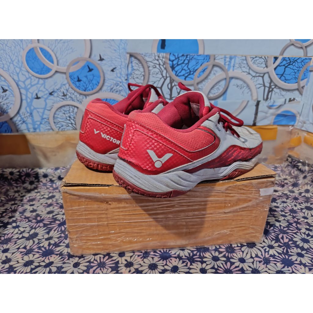 Sepatu badminton Victor A-102