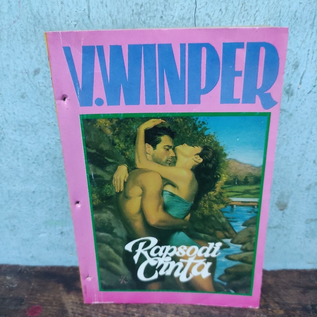 NOVEL RAPSODI CINTA
