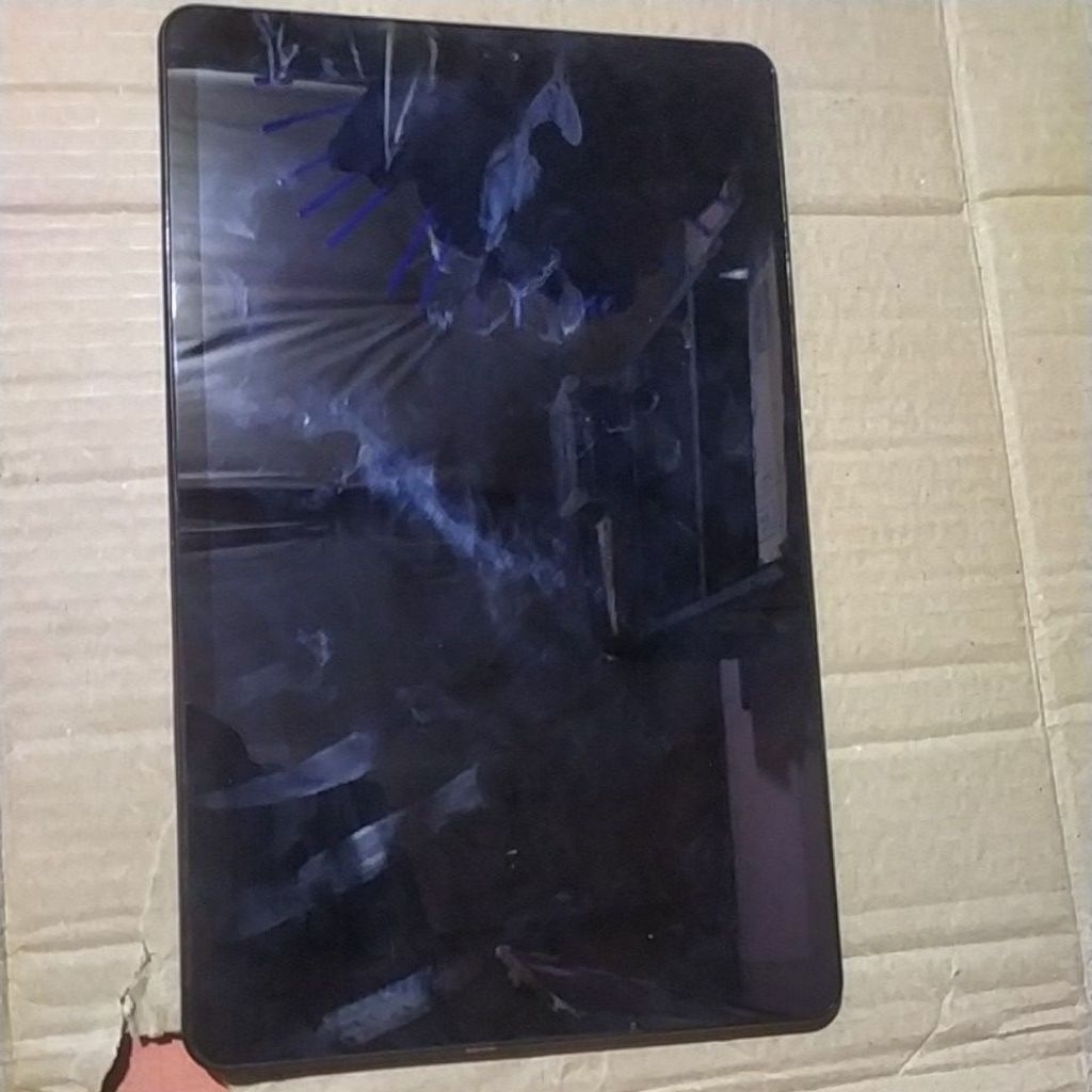 samsung tab a10 SM-T595  32gb minus lcd bahan kondisi masih nyala hanya menjual barang saja  bukan p