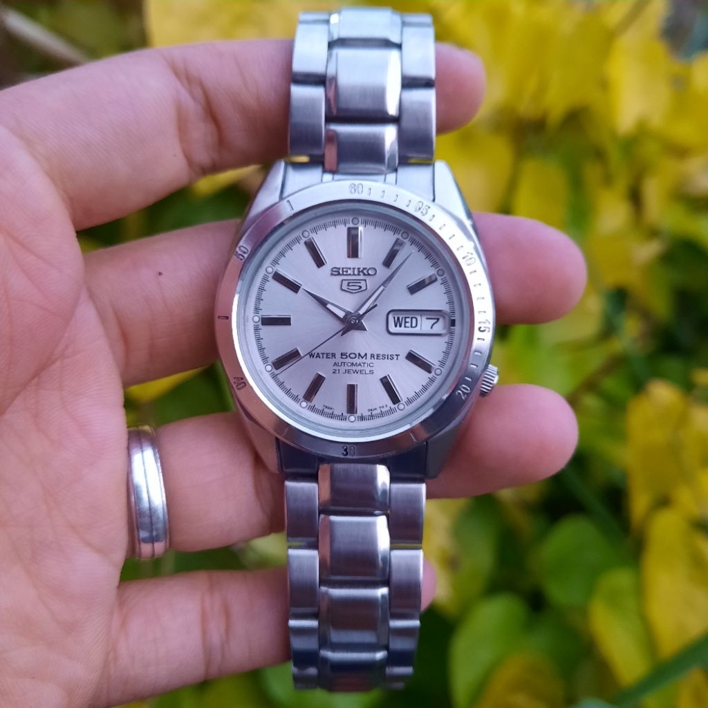 Seiko 5 Automatic SNKF47K1 White Putih Sunbrust Dial SNKF47 SNZF51 7S26-03C0