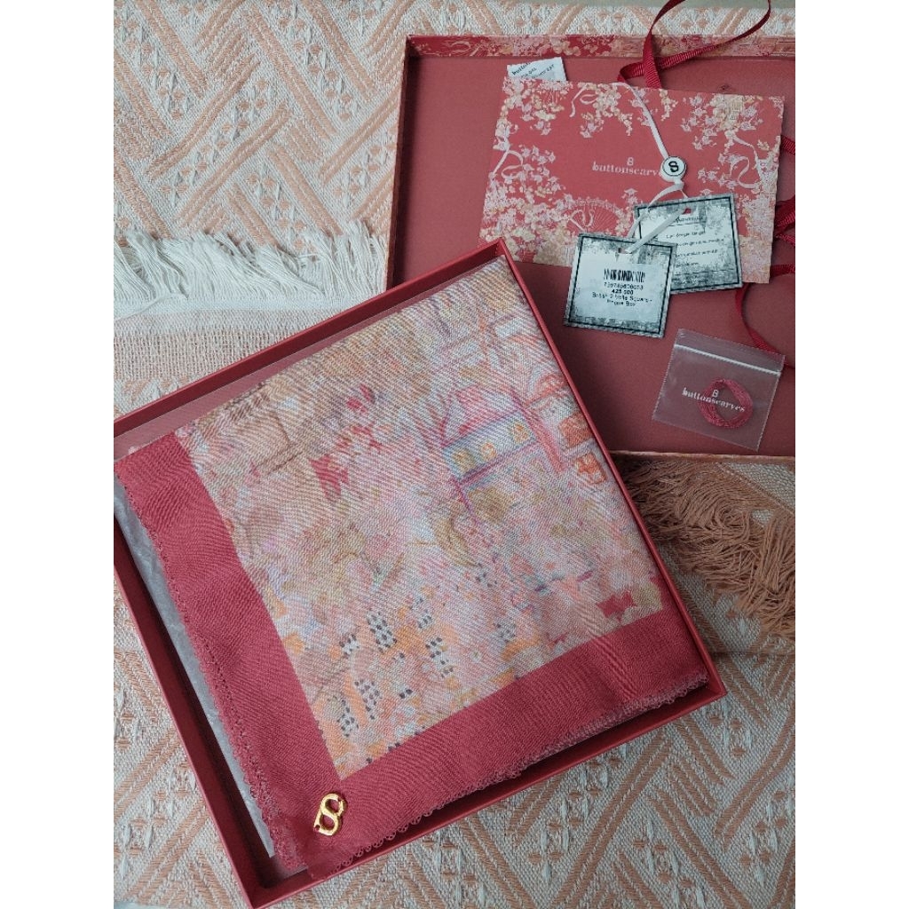 Preloved Buttonscarves British 2 - Phonebox