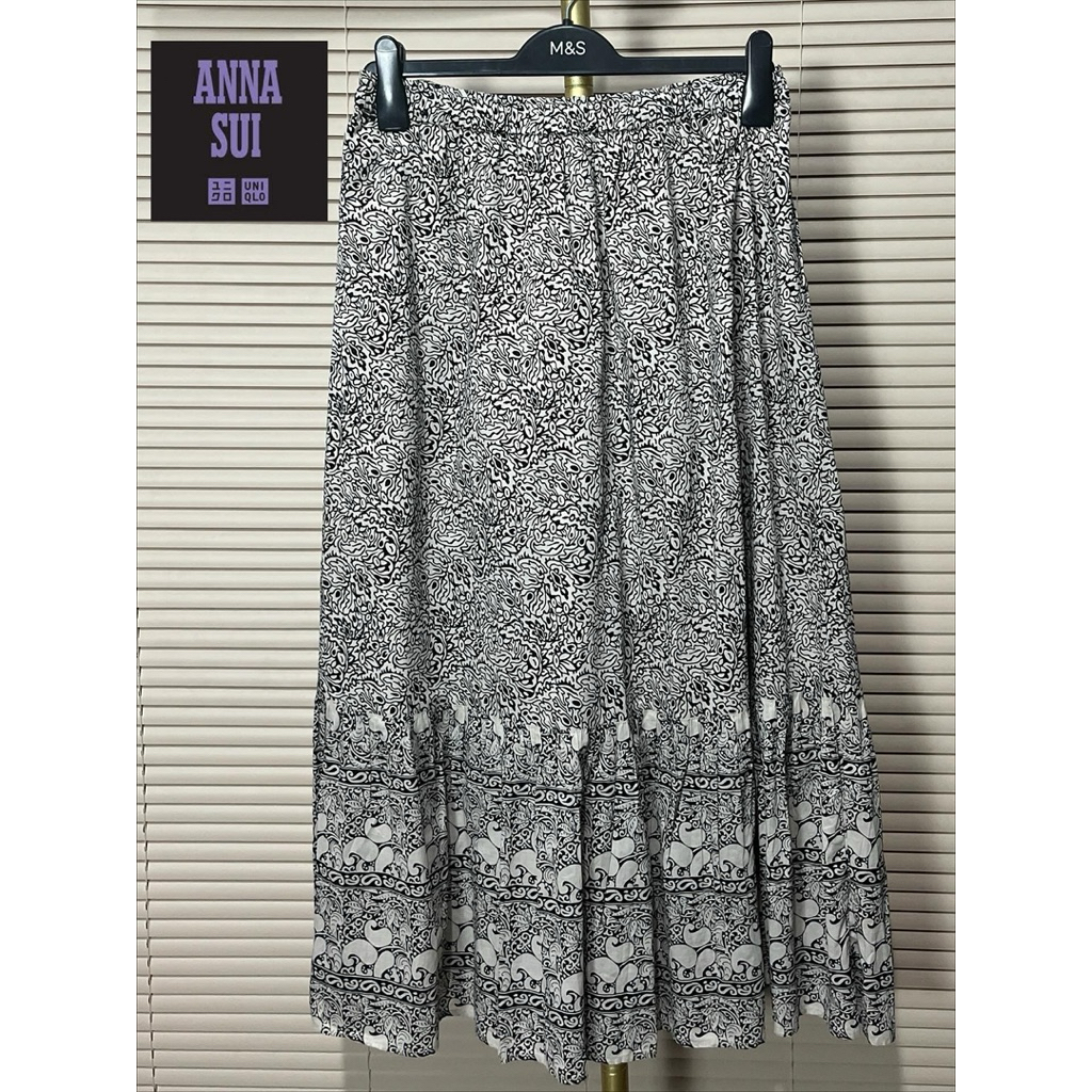 ROK UNIQLO X ANNA SUI (SIZE M)