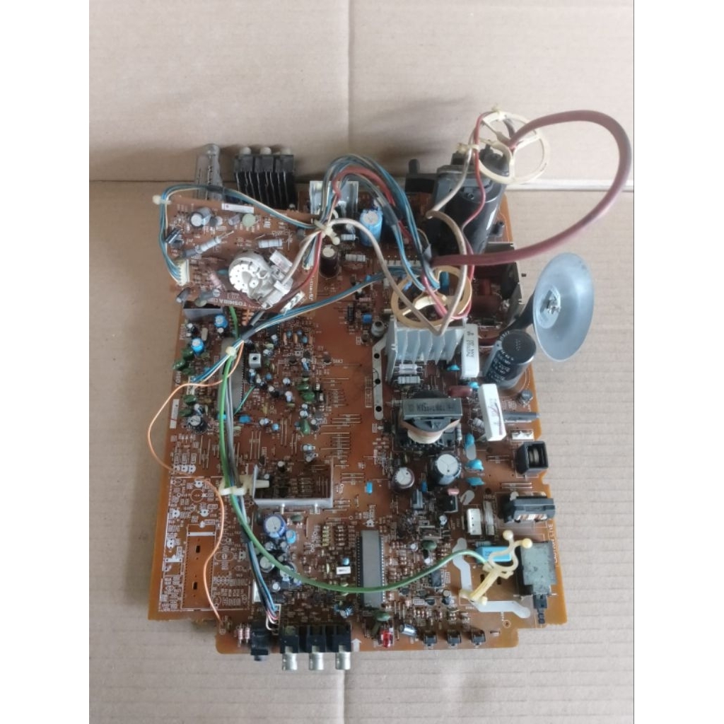 Mesin tv tabung 21 semi Toshiba kondisi menyala