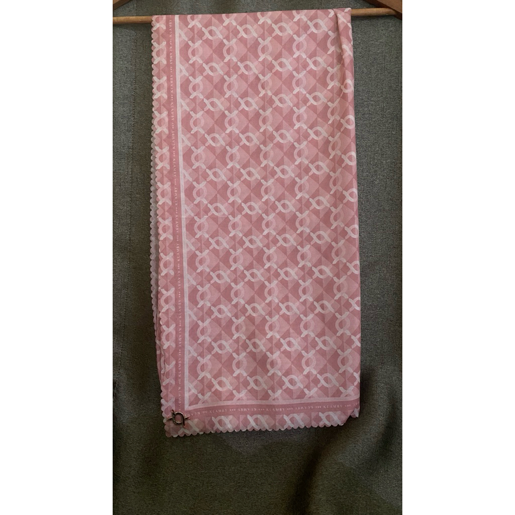 Preloved Wearing Klamby Hijab