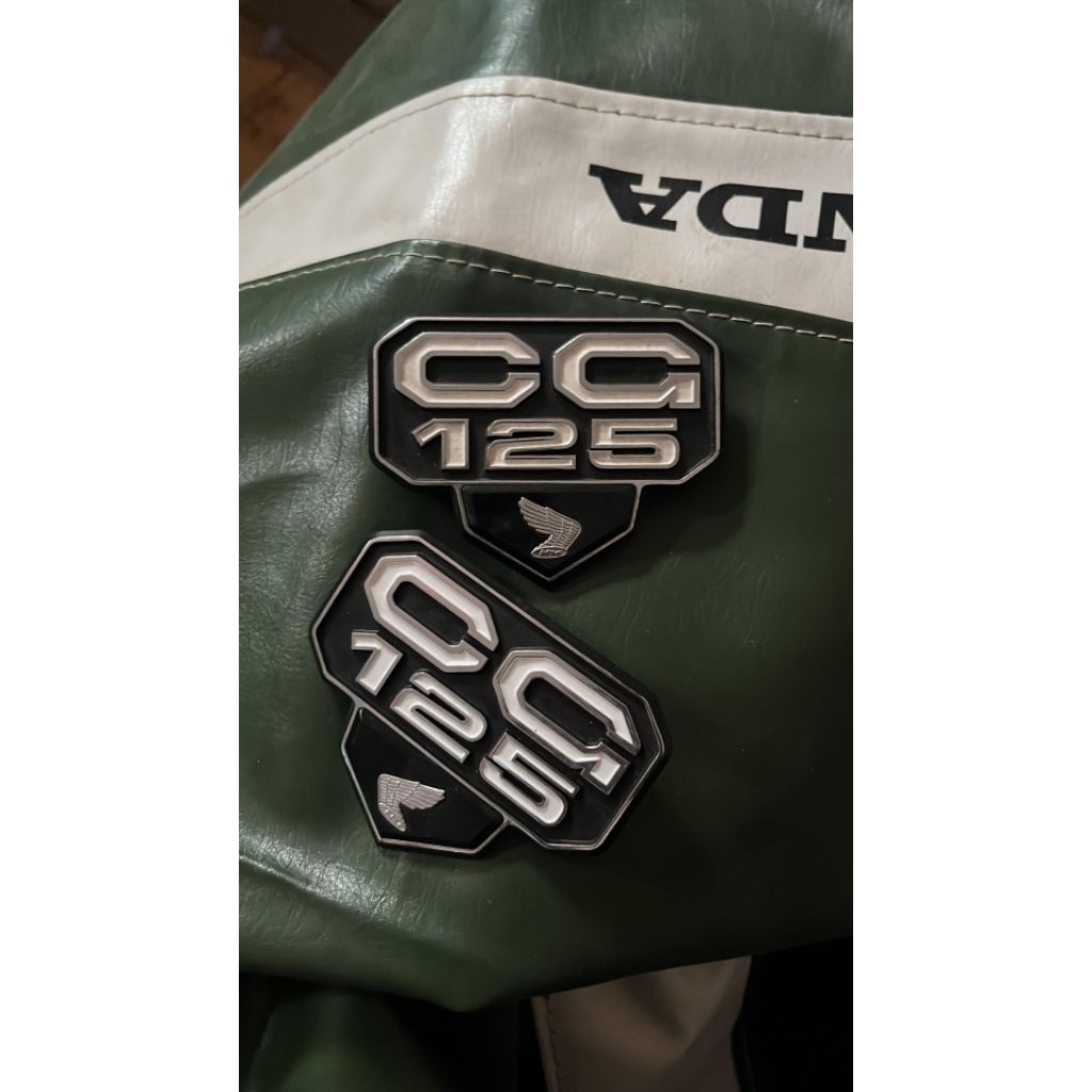 emblem cover side box aki honda cg125 original