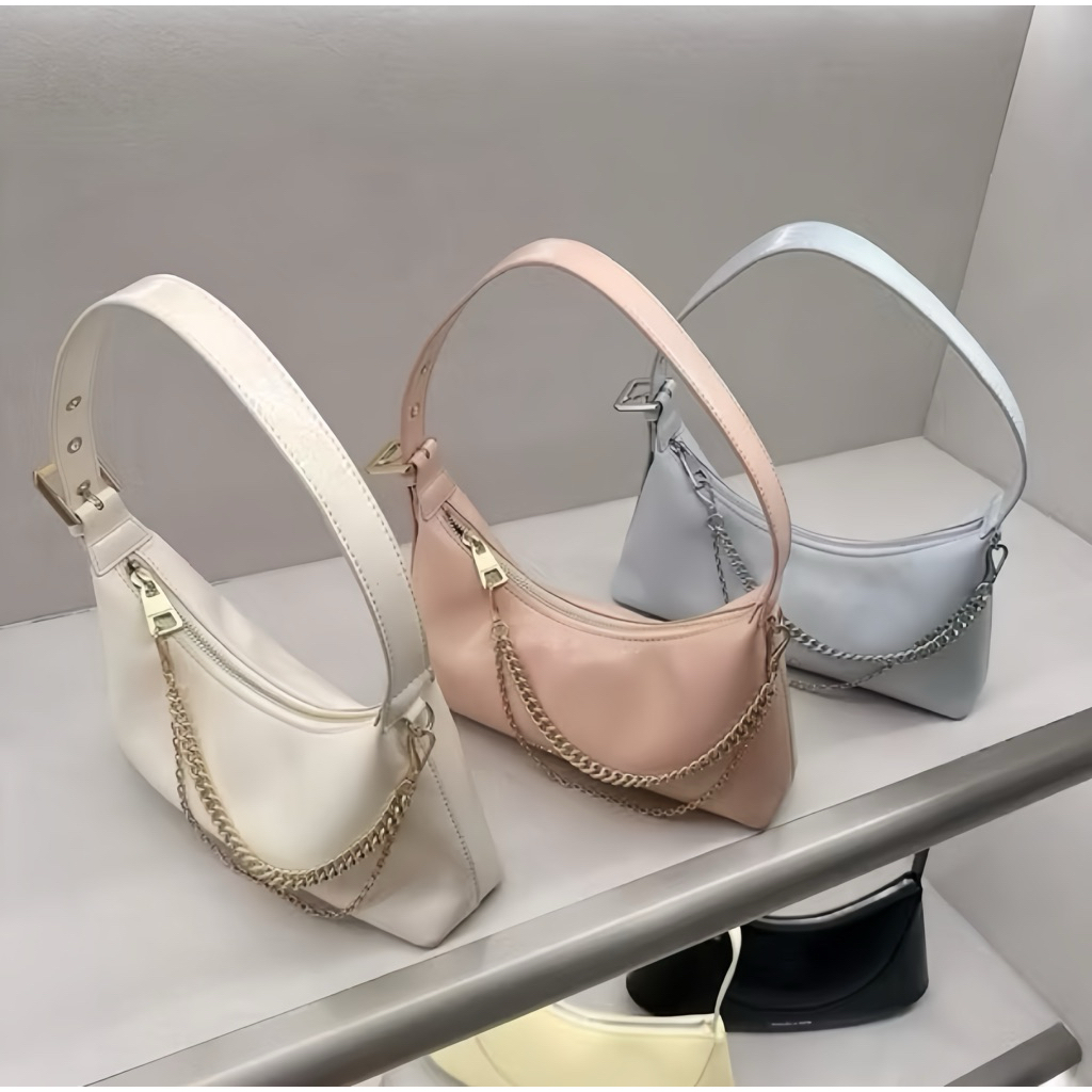 [Hide & Seek With Han So-Hee] CK Atwood Chain-Embellished Shoulder Bag