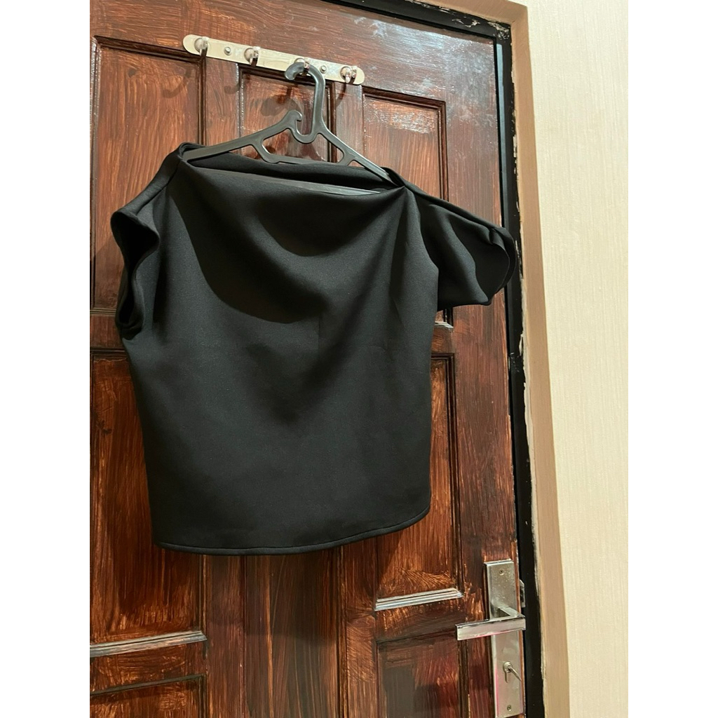 Atasan SABRINA SCUBA hitam wanita