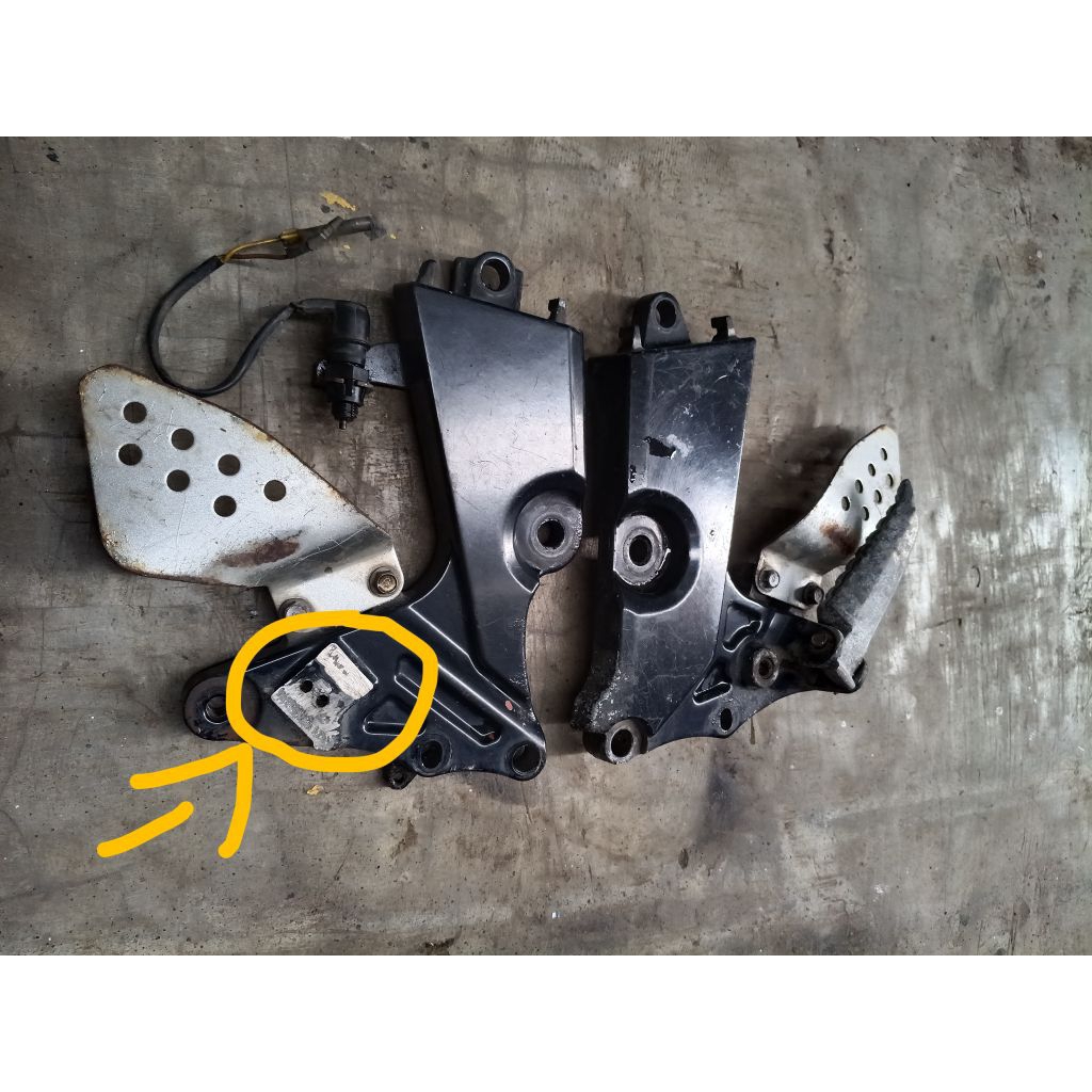 Dudukan footstep depan Yamaha byson karbu original 2nd lepasan motor