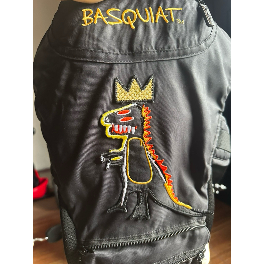 Hipseat 8in1 cocolatte x jean michel basquiat