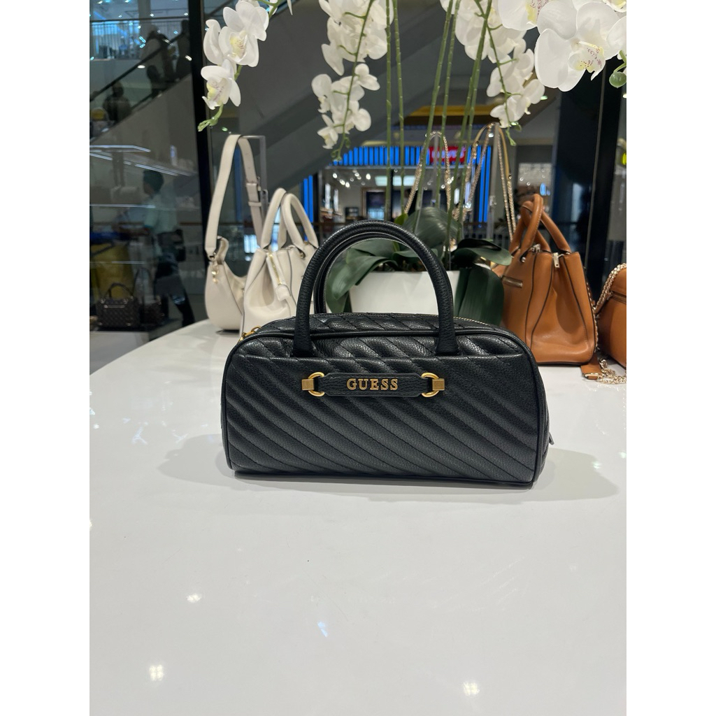 SELA BOX SATCHEL - TAS GUESS ORIGINAL WANITA