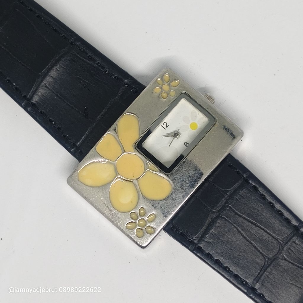 Jam Square Unik Flower Case Bekas