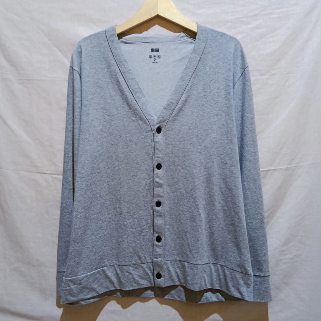 Cardigan Airism UNIQLO Warna Abu SZ XL