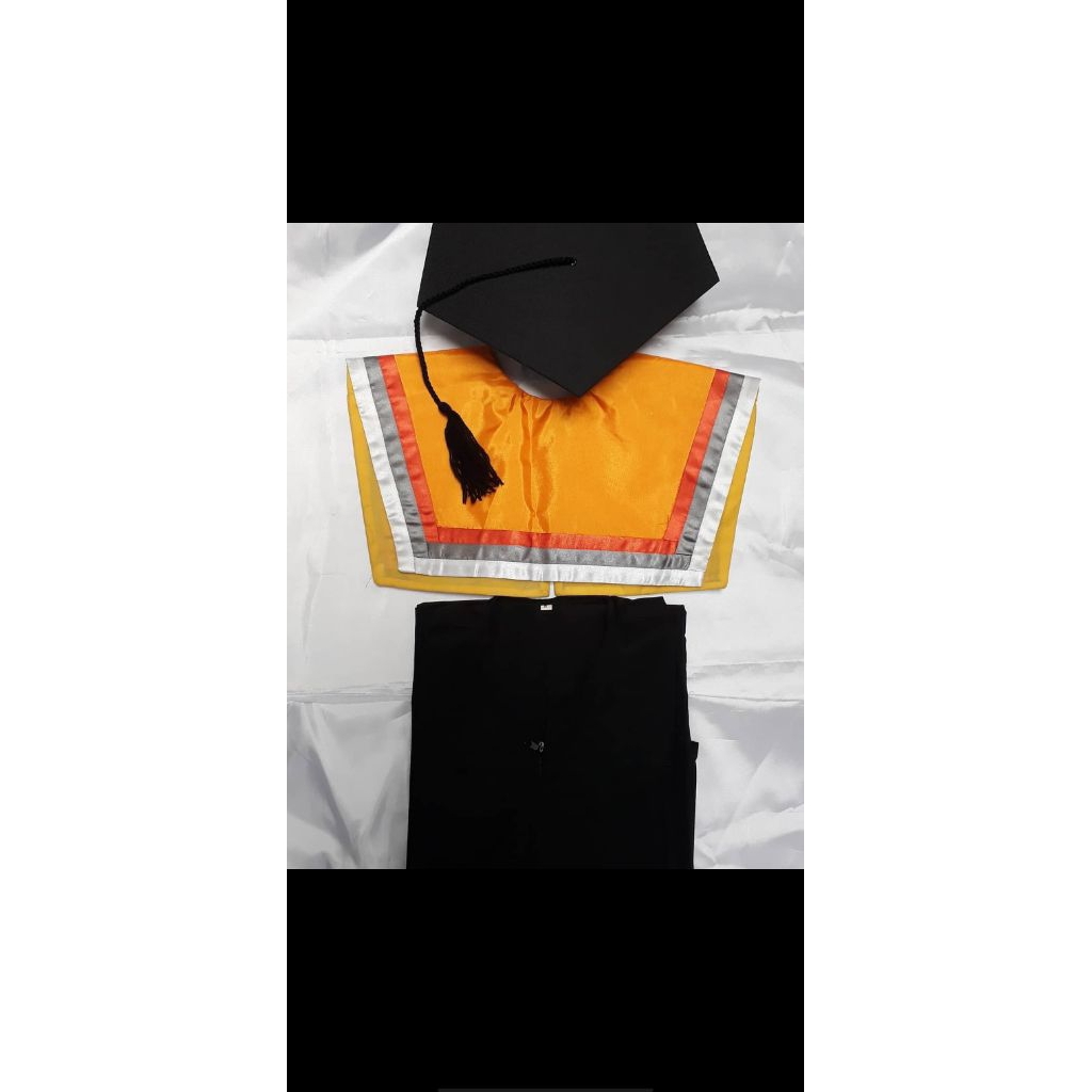 one set toga wisuda untuk SMA