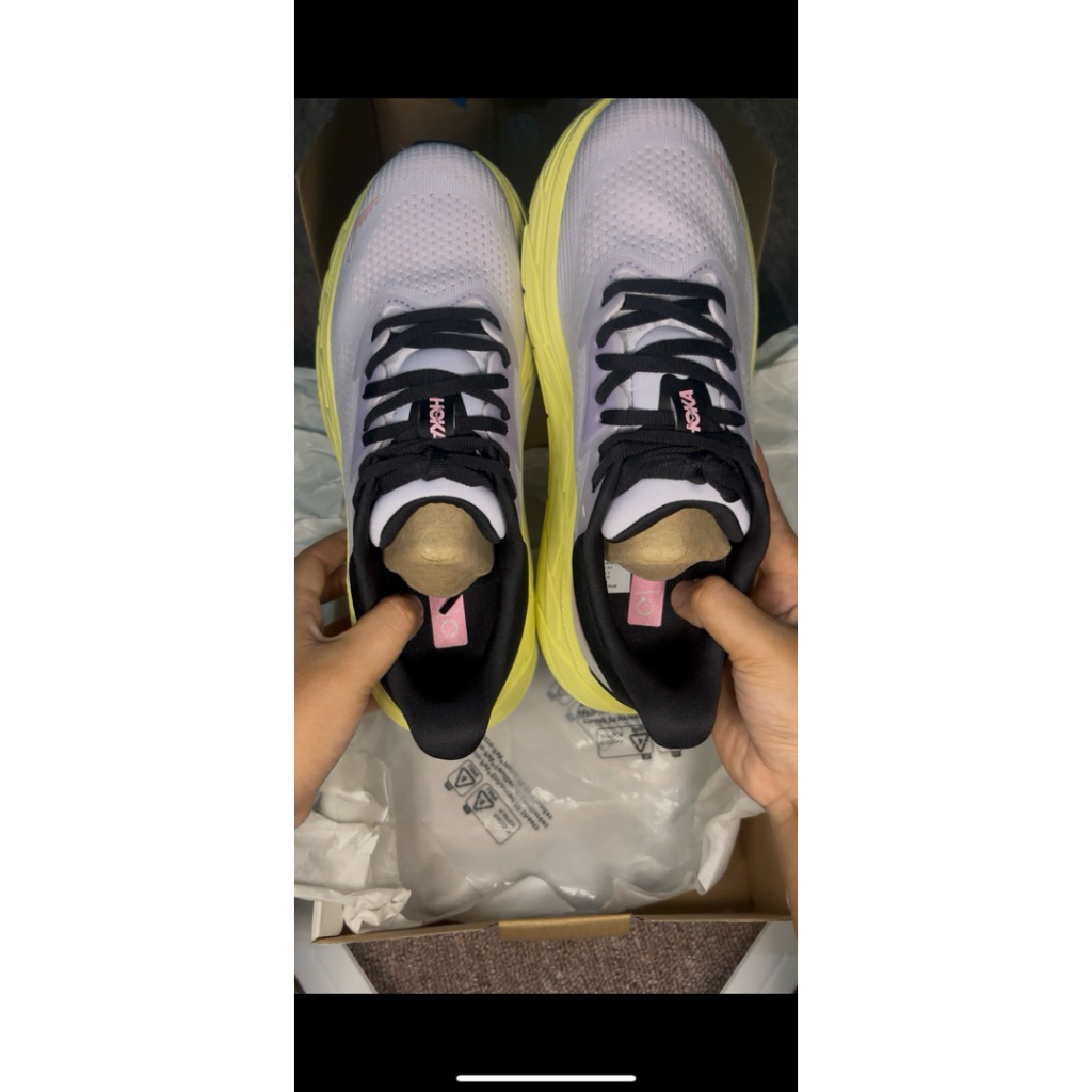 Preloved sepatu lari wanita HOKA ARAHI 7