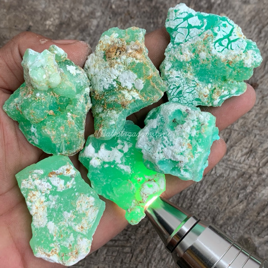 bongkahan batu giok bau bau sulawesi asli natural / bahan batu giok bau bau / batu giok bau bau / ba