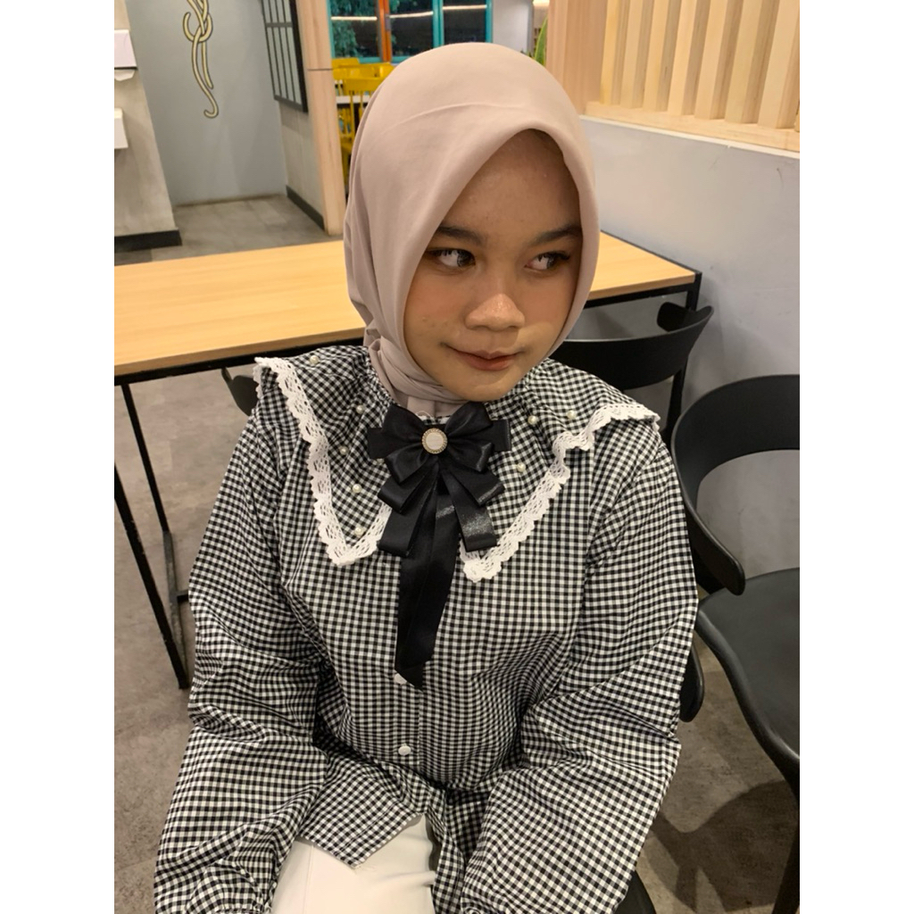 LOVA BLOUSE MUTIARA PITA RUFFLE KOTAK - Blouse kotak korea