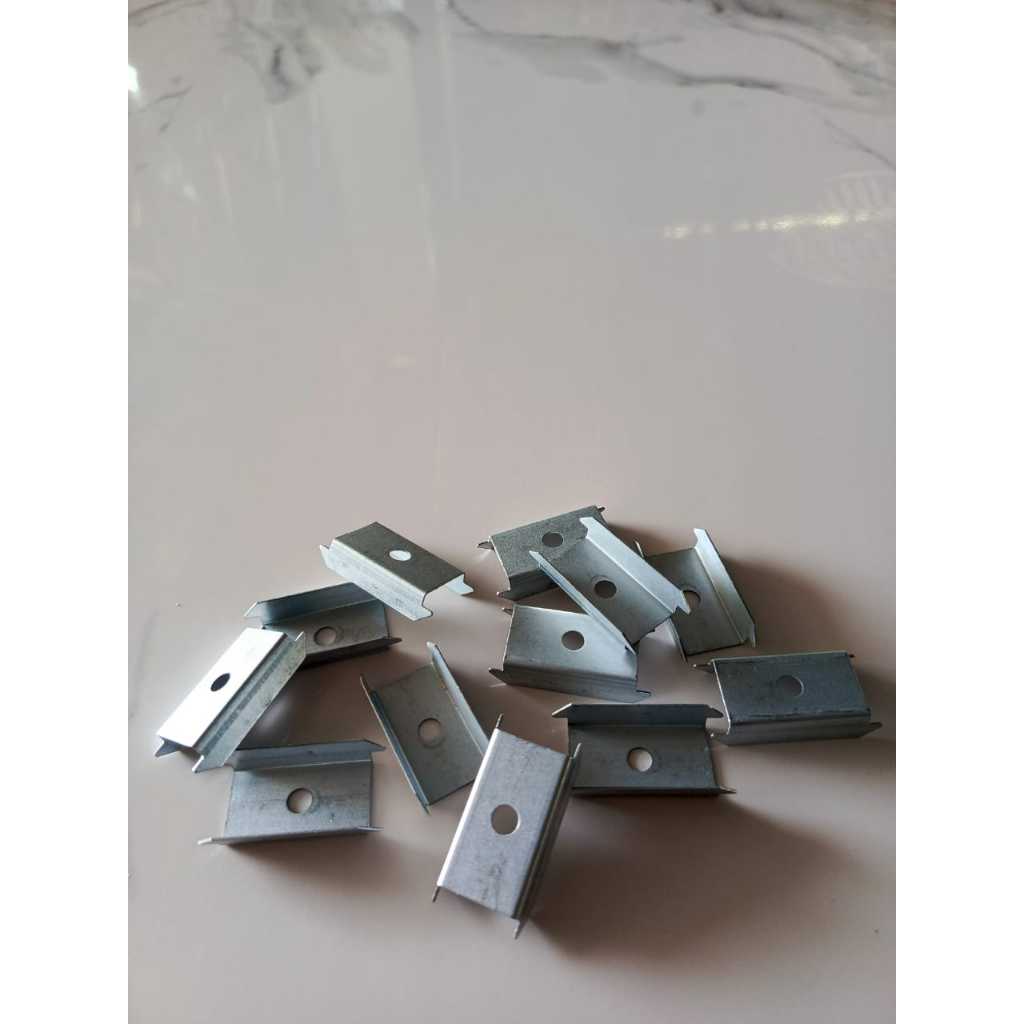 Clip holo plafon wpc Click On Partisi Plafon Panjang 4cm Lebar 2cm klip holo plafon