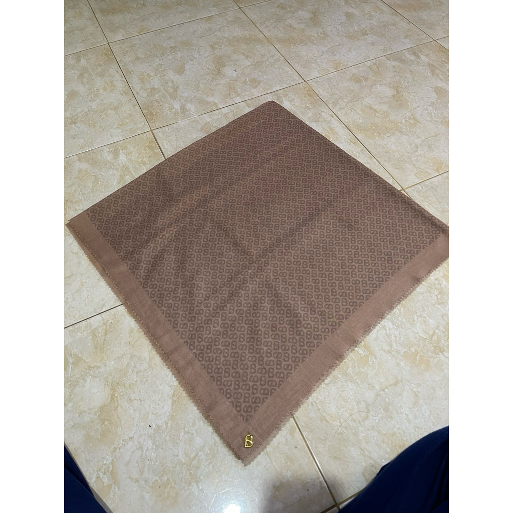 Buttonscarves tapis Square Navajo ( Preloved)