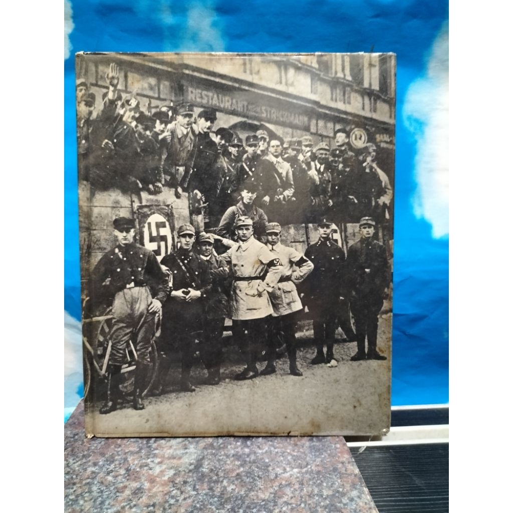 BUKU BEKAS MENJELANG PERANG DUNIA II 1986