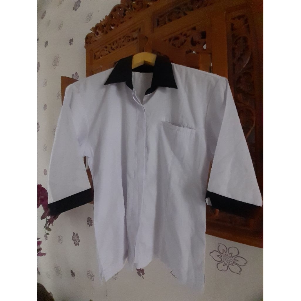 Baju Atasan Wanita Preloved Second Branded ( LD 90 P 60 )