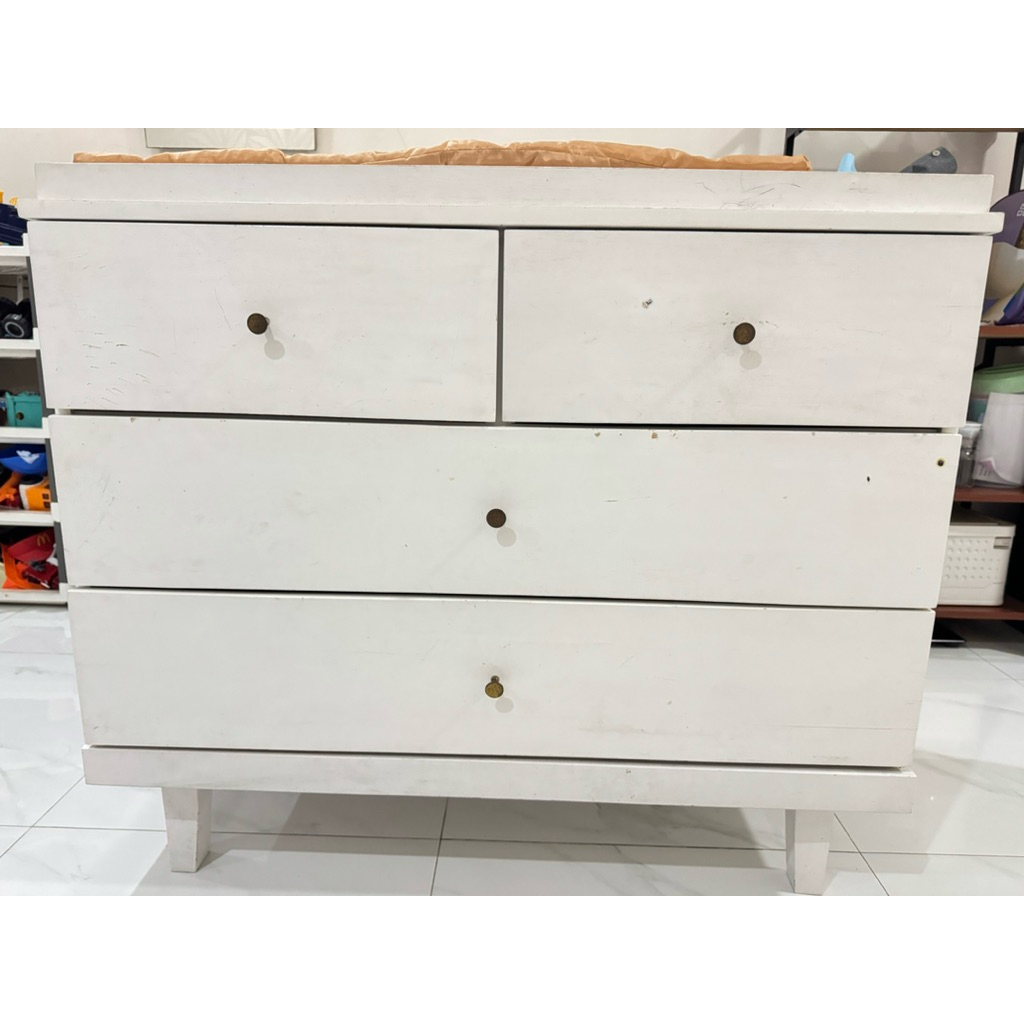 Preloved LITTLE EQUI CHANGING TABLE