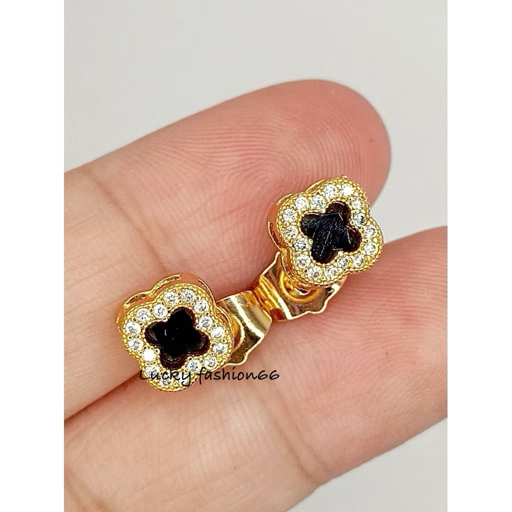 Anting tusuk titanium batu hitam