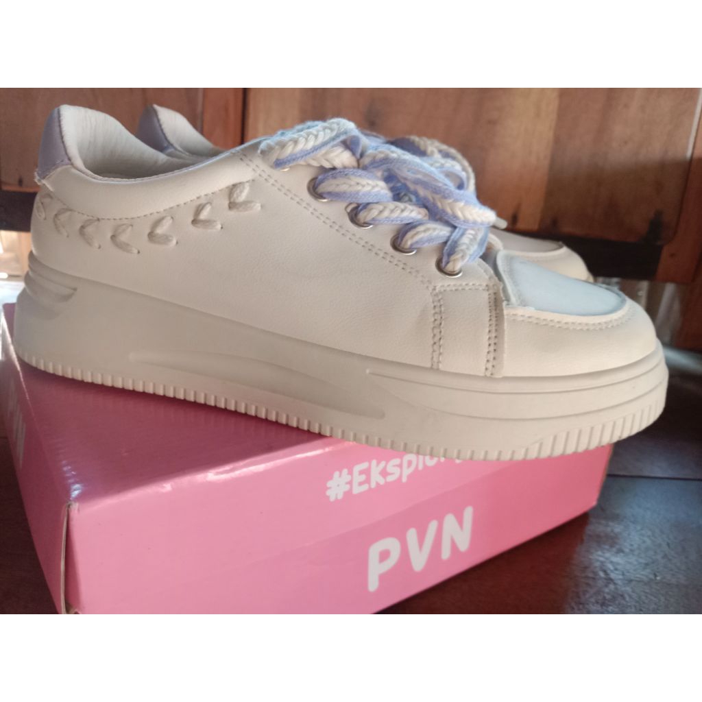 Sepatu wanita PVN