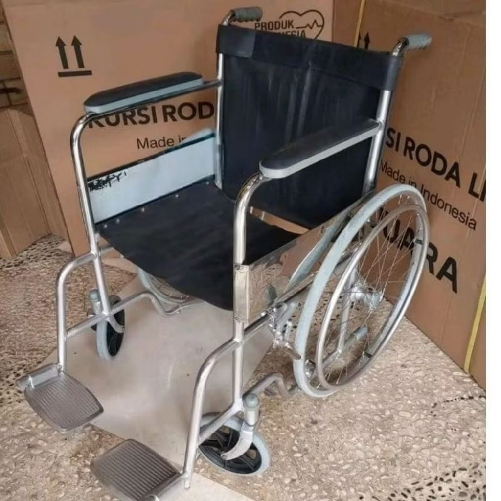 kursi roda seken stok random tapi udah di servis di cuci bersih kursi roda pasien bisa beban 100kg l
