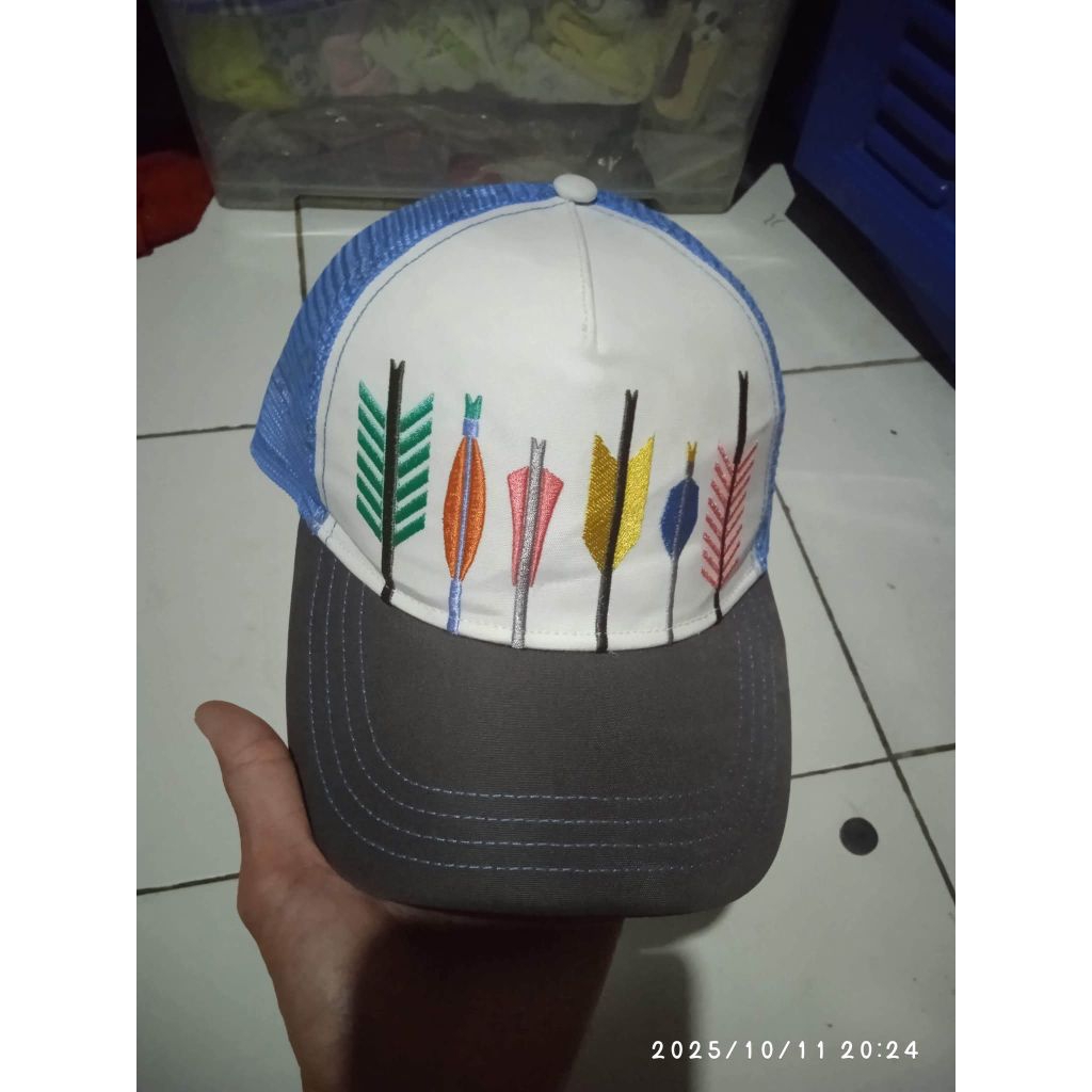 Quiver trucker hat PISTIL brand