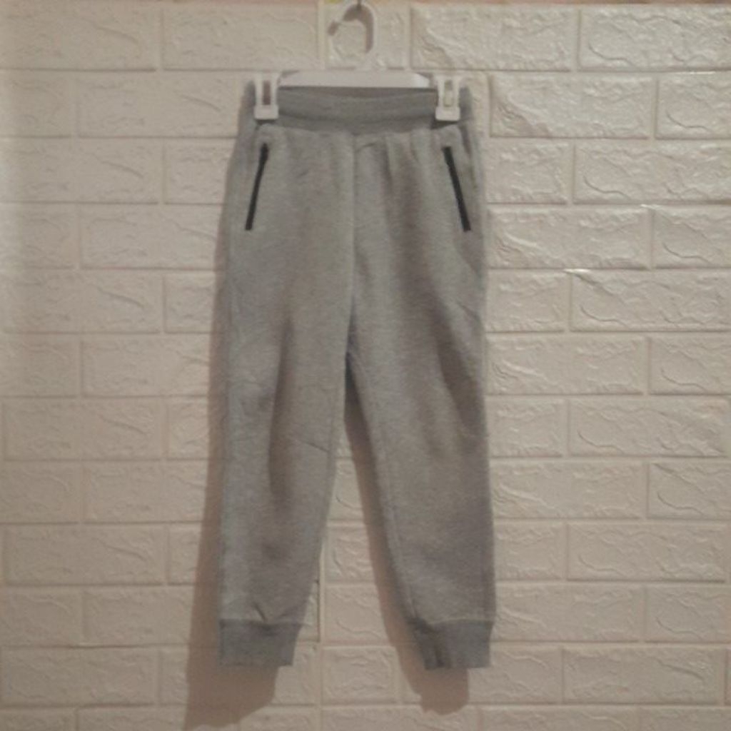 Celana jogger anak UNIQLO abu size S/LP 52 P 70 PL